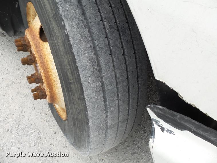 image for item K3437 2000 Freightliner Century Class 120 semi truck