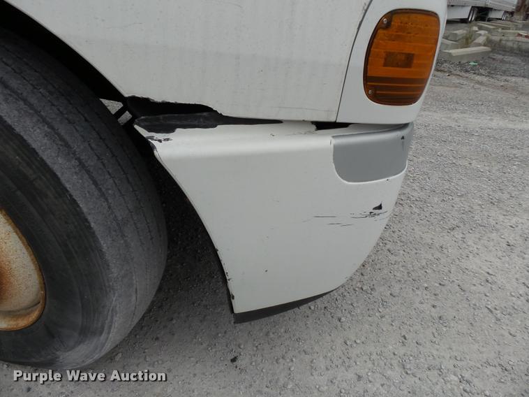 image for item K3437 2000 Freightliner Century Class 120 semi truck