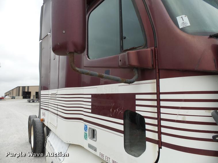image for item K3437 2000 Freightliner Century Class 120 semi truck