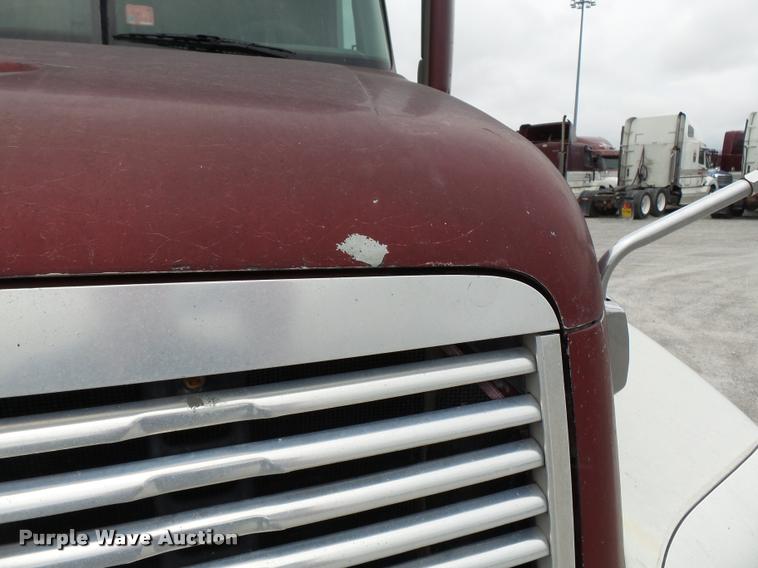 image for item K3437 2000 Freightliner Century Class 120 semi truck