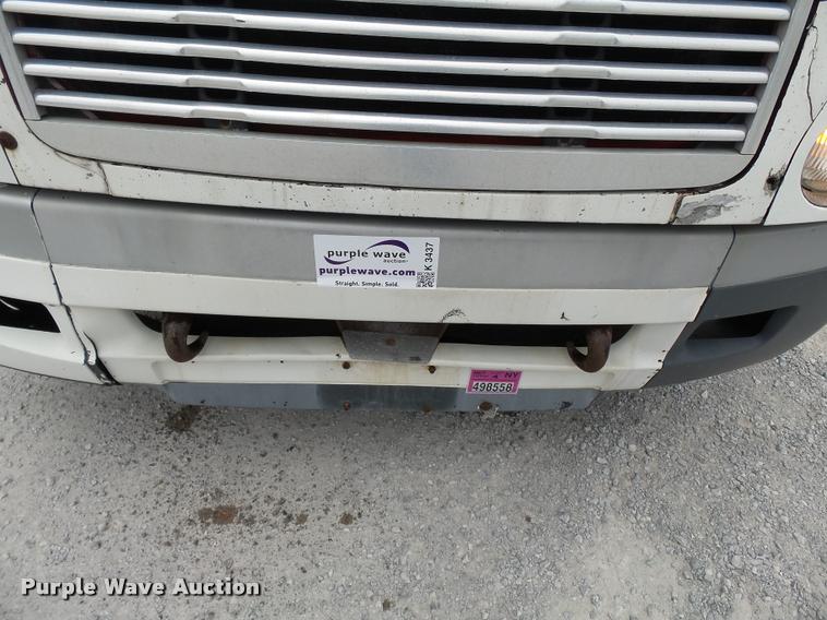 image for item K3437 2000 Freightliner Century Class 120 semi truck