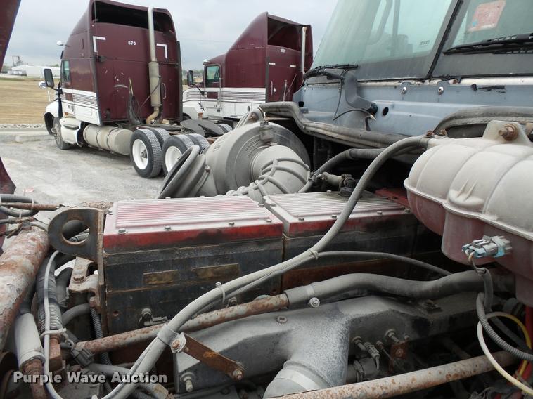 image for item K3437 2000 Freightliner Century Class 120 semi truck