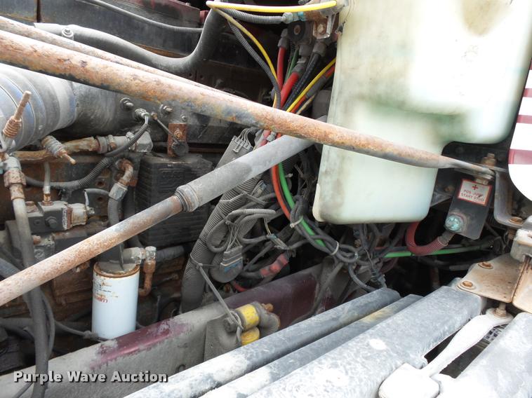 image for item K3437 2000 Freightliner Century Class 120 semi truck