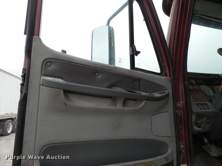 image for item K3437 2000 Freightliner Century Class 120 semi truck