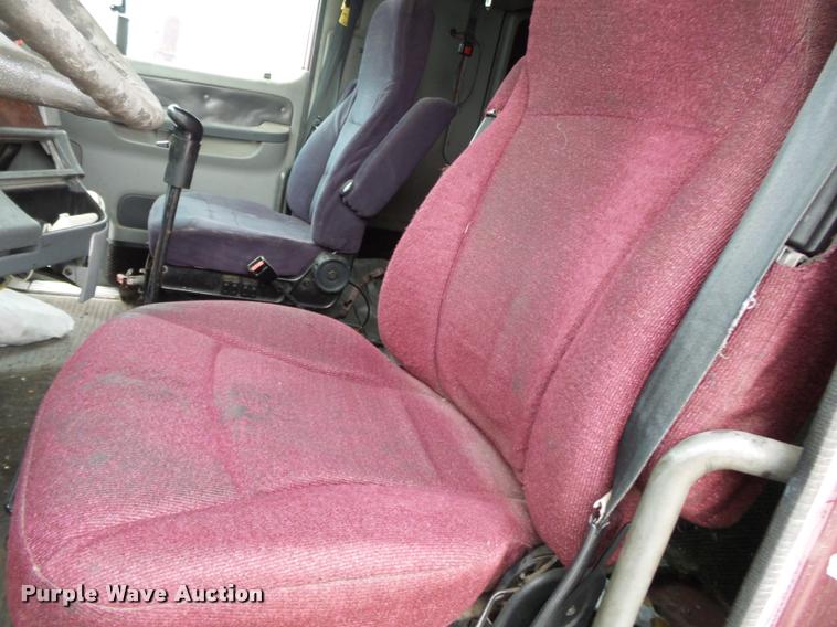 image for item K3437 2000 Freightliner Century Class 120 semi truck