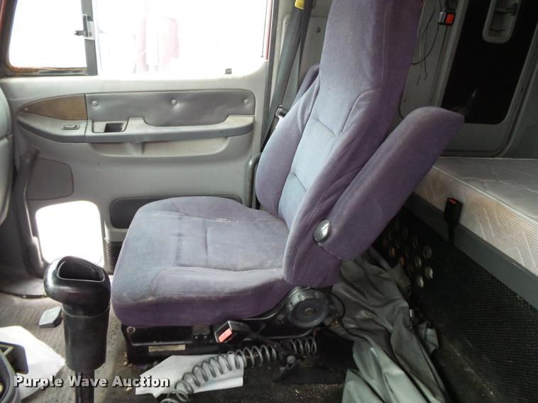 image for item K3437 2000 Freightliner Century Class 120 semi truck