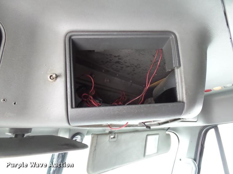 image for item K3437 2000 Freightliner Century Class 120 semi truck