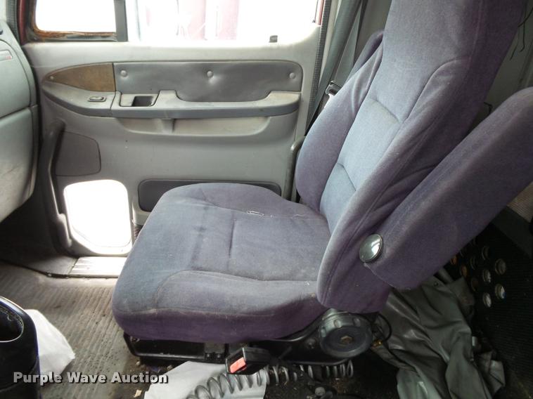 image for item K3437 2000 Freightliner Century Class 120 semi truck