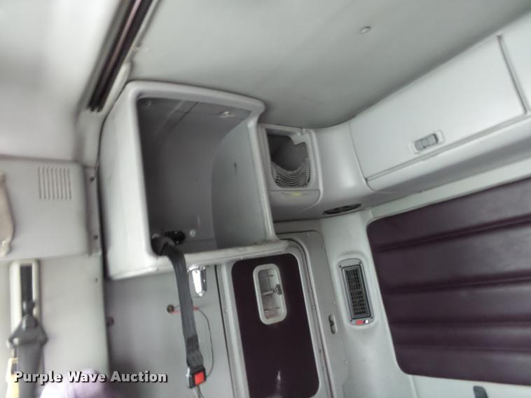 image for item K3437 2000 Freightliner Century Class 120 semi truck