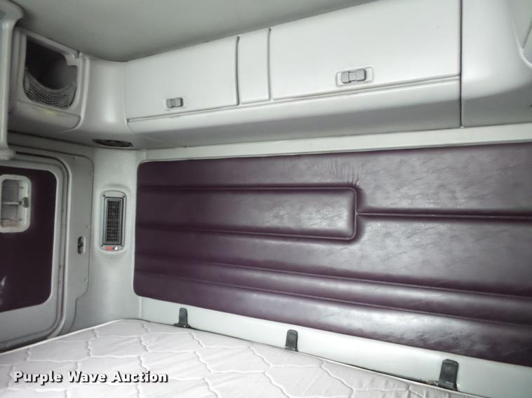 image for item K3437 2000 Freightliner Century Class 120 semi truck