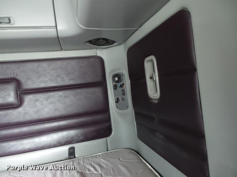 image for item K3437 2000 Freightliner Century Class 120 semi truck