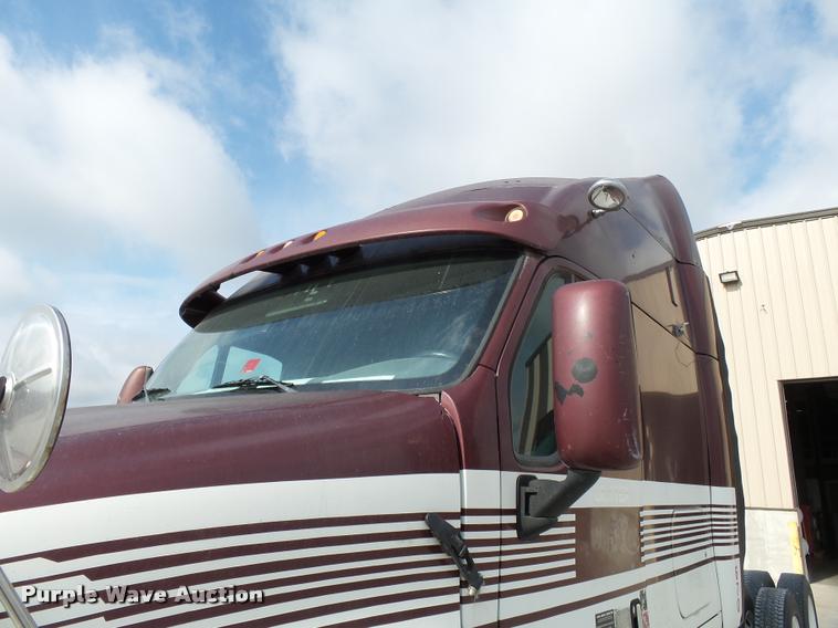 image for item K3440 2000 Kenworth T2000 glider kit semi truck