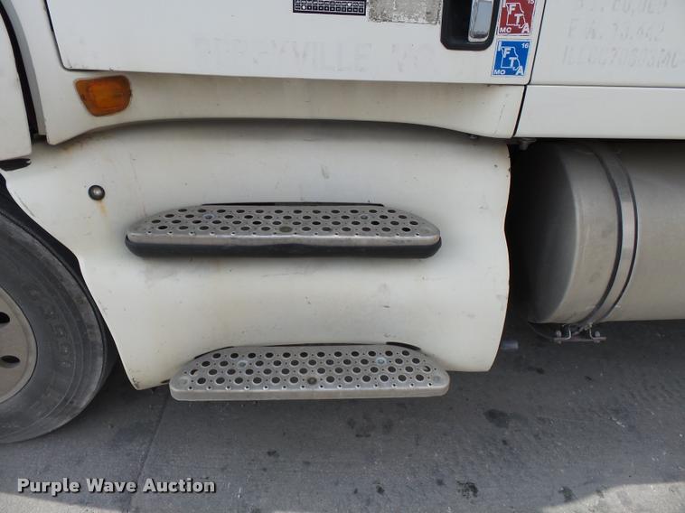 image for item K3440 2000 Kenworth T2000 glider kit semi truck