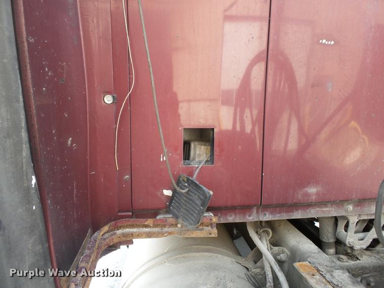 image for item K3440 2000 Kenworth T2000 glider kit semi truck