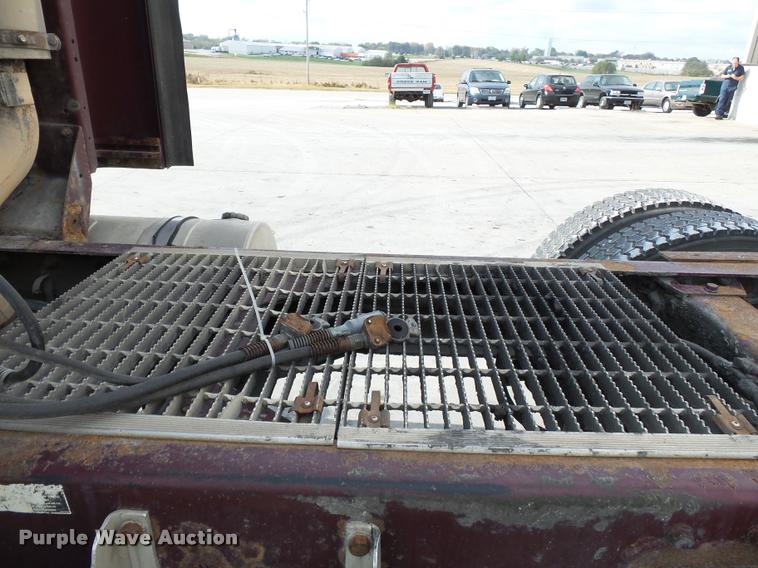 image for item K3440 2000 Kenworth T2000 glider kit semi truck