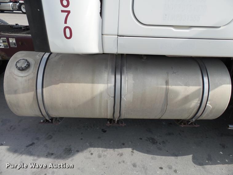 image for item K3440 2000 Kenworth T2000 glider kit semi truck