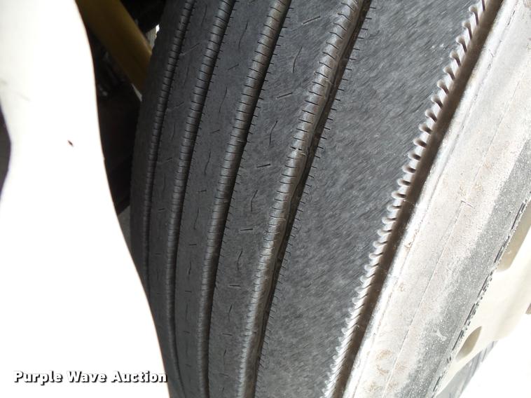 image for item K3440 2000 Kenworth T2000 glider kit semi truck