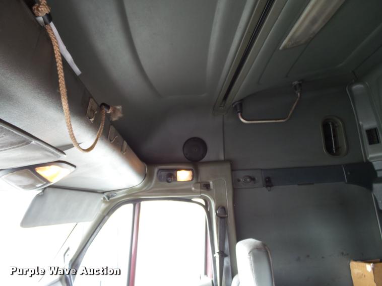 image for item K3440 2000 Kenworth T2000 glider kit semi truck