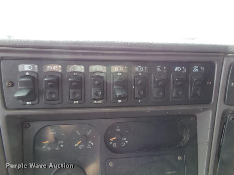 image for item K3440 2000 Kenworth T2000 glider kit semi truck