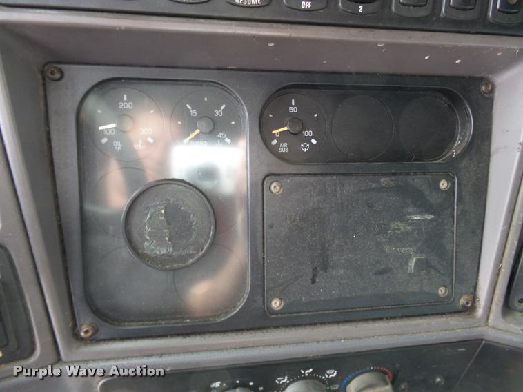 image for item K3440 2000 Kenworth T2000 glider kit semi truck