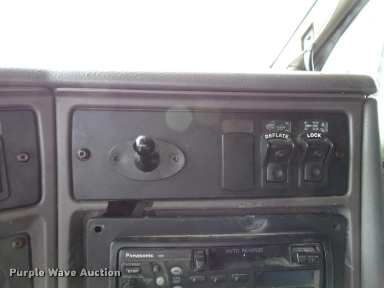 image for item K3440 2000 Kenworth T2000 glider kit semi truck