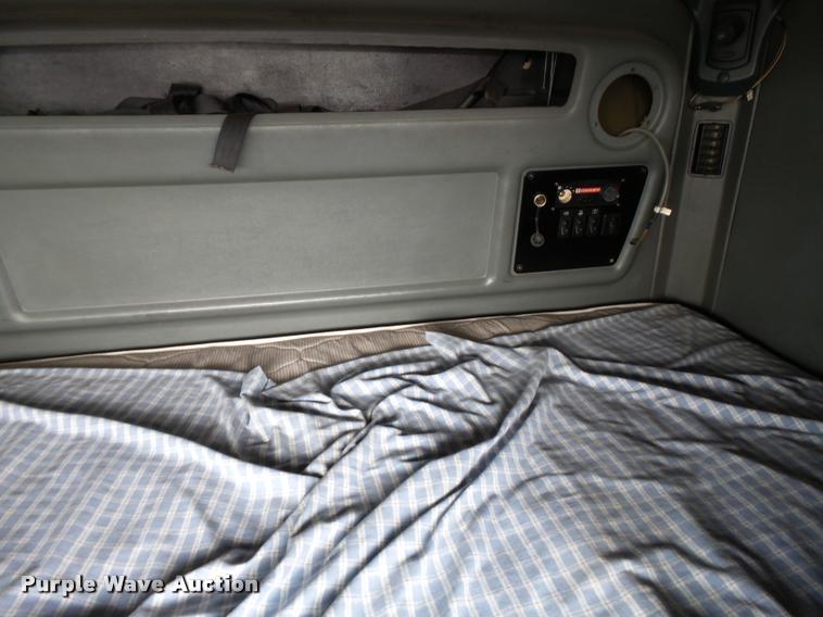 image for item K3440 2000 Kenworth T2000 glider kit semi truck