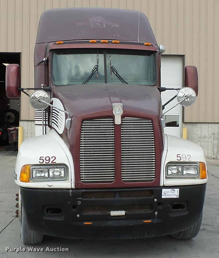 image for item K3441 1998 Kenworth T600 semi truck