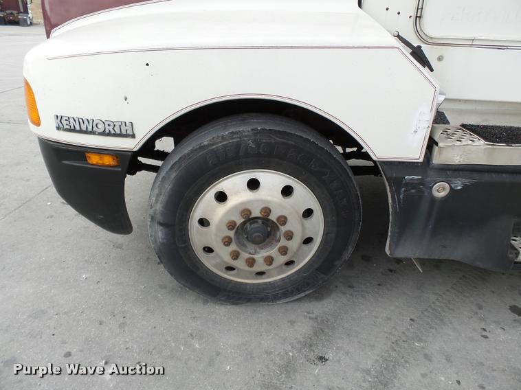 image for item K3441 1998 Kenworth T600 semi truck