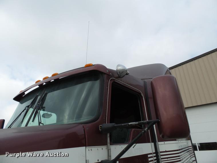 image for item K3441 1998 Kenworth T600 semi truck