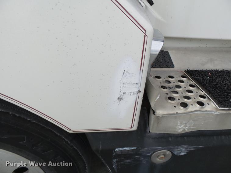 image for item K3441 1998 Kenworth T600 semi truck