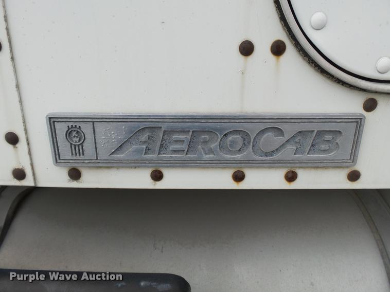 image for item K3441 1998 Kenworth T600 semi truck