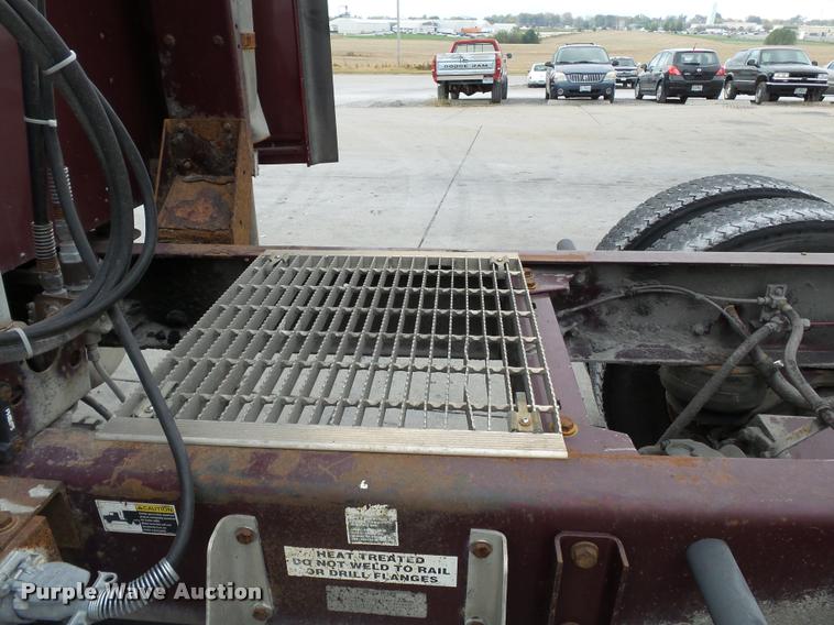 image for item K3441 1998 Kenworth T600 semi truck