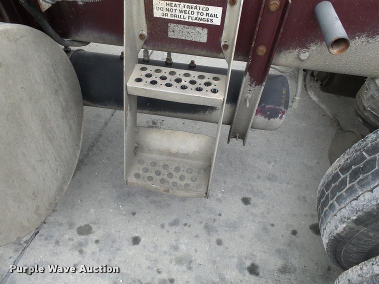 image for item K3441 1998 Kenworth T600 semi truck