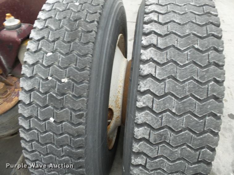 image for item K3441 1998 Kenworth T600 semi truck