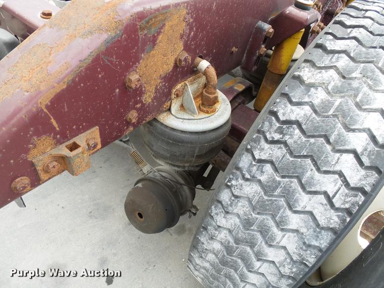 image for item K3441 1998 Kenworth T600 semi truck