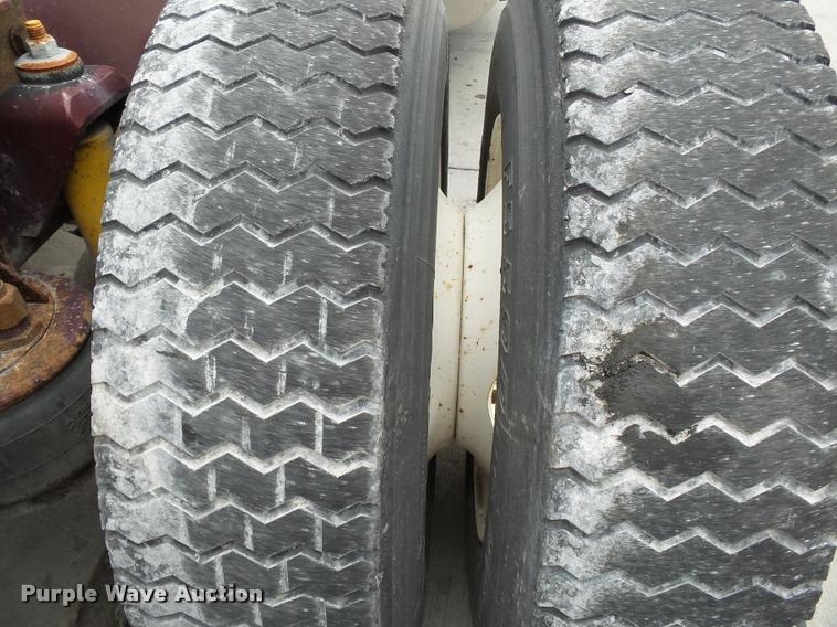 image for item K3441 1998 Kenworth T600 semi truck