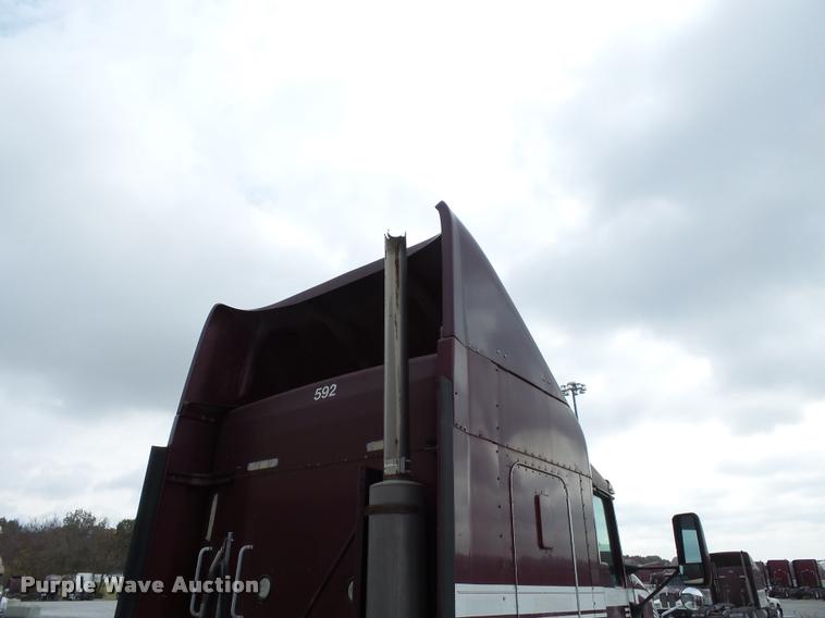 image for item K3441 1998 Kenworth T600 semi truck