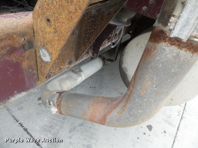 image for item K3441 1998 Kenworth T600 semi truck