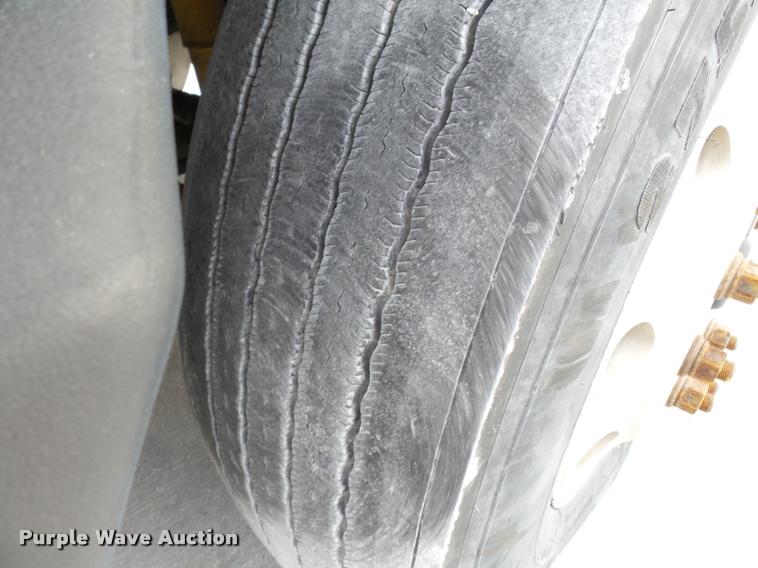 image for item K3441 1998 Kenworth T600 semi truck