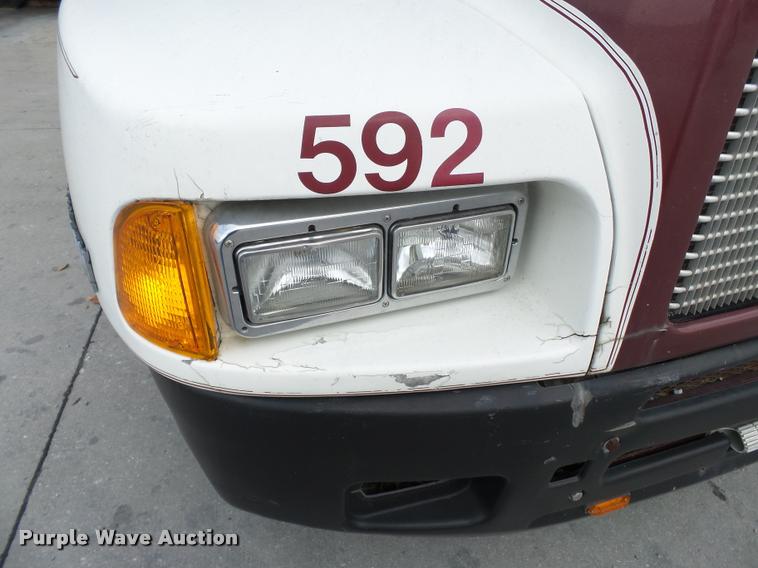 image for item K3441 1998 Kenworth T600 semi truck