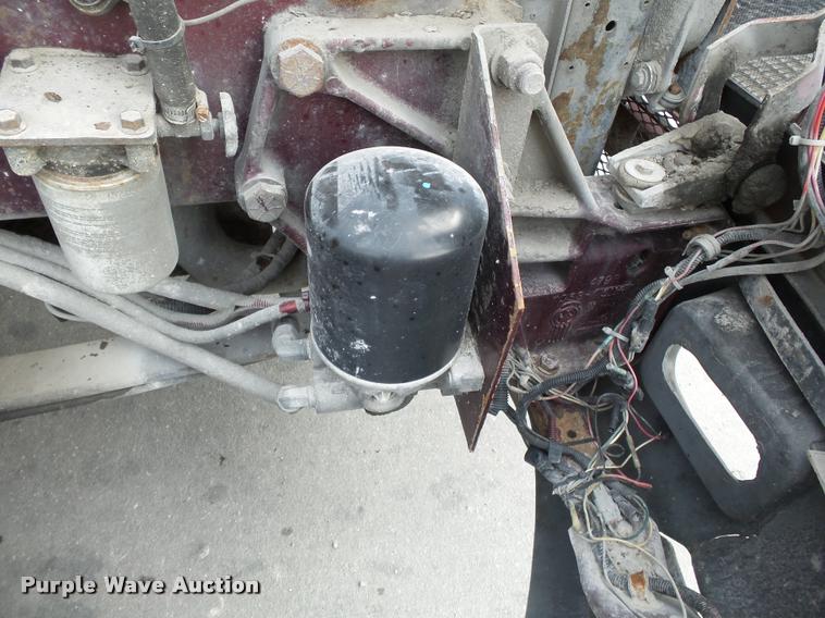 image for item K3441 1998 Kenworth T600 semi truck