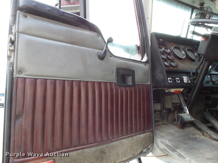 image for item K3441 1998 Kenworth T600 semi truck