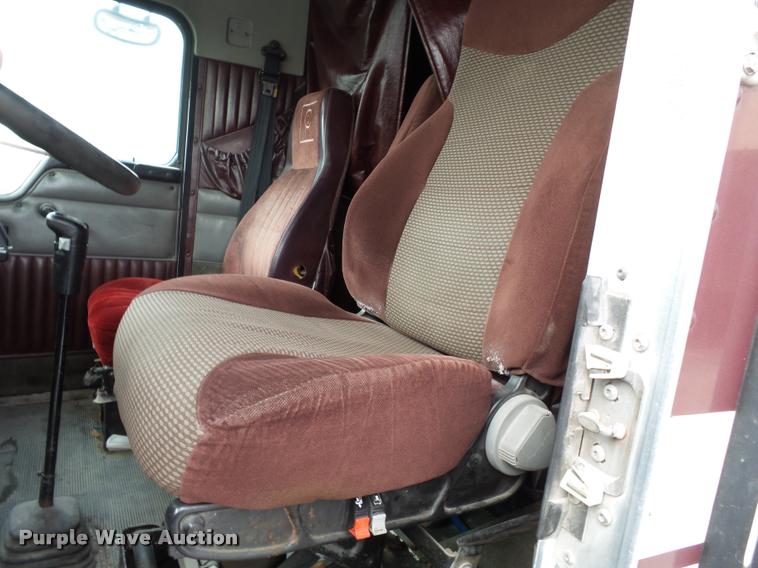 image for item K3441 1998 Kenworth T600 semi truck