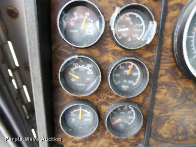 image for item K3441 1998 Kenworth T600 semi truck