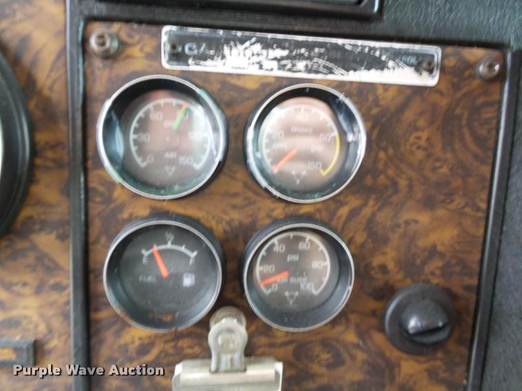 image for item K3441 1998 Kenworth T600 semi truck