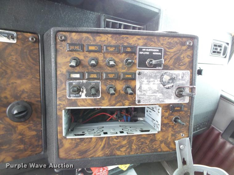 image for item K3441 1998 Kenworth T600 semi truck