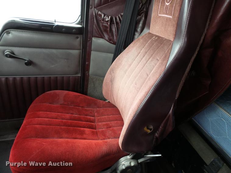 image for item K3441 1998 Kenworth T600 semi truck