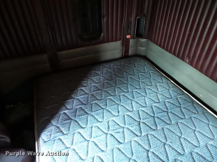 image for item K3441 1998 Kenworth T600 semi truck