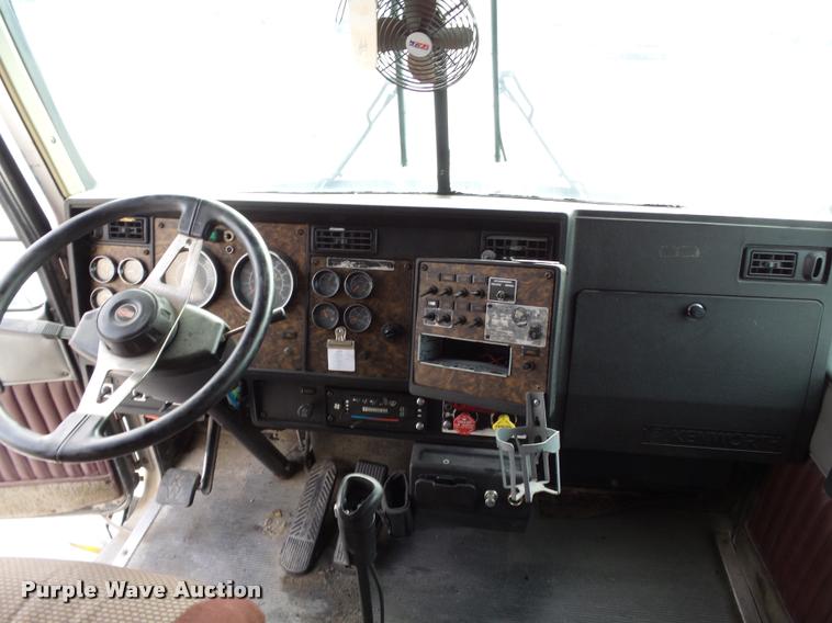 image for item K3441 1998 Kenworth T600 semi truck