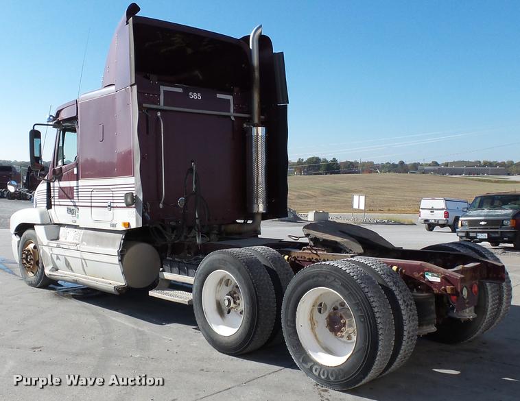 image for item K3442 1998 Freightliner Century Class 120 semi truck